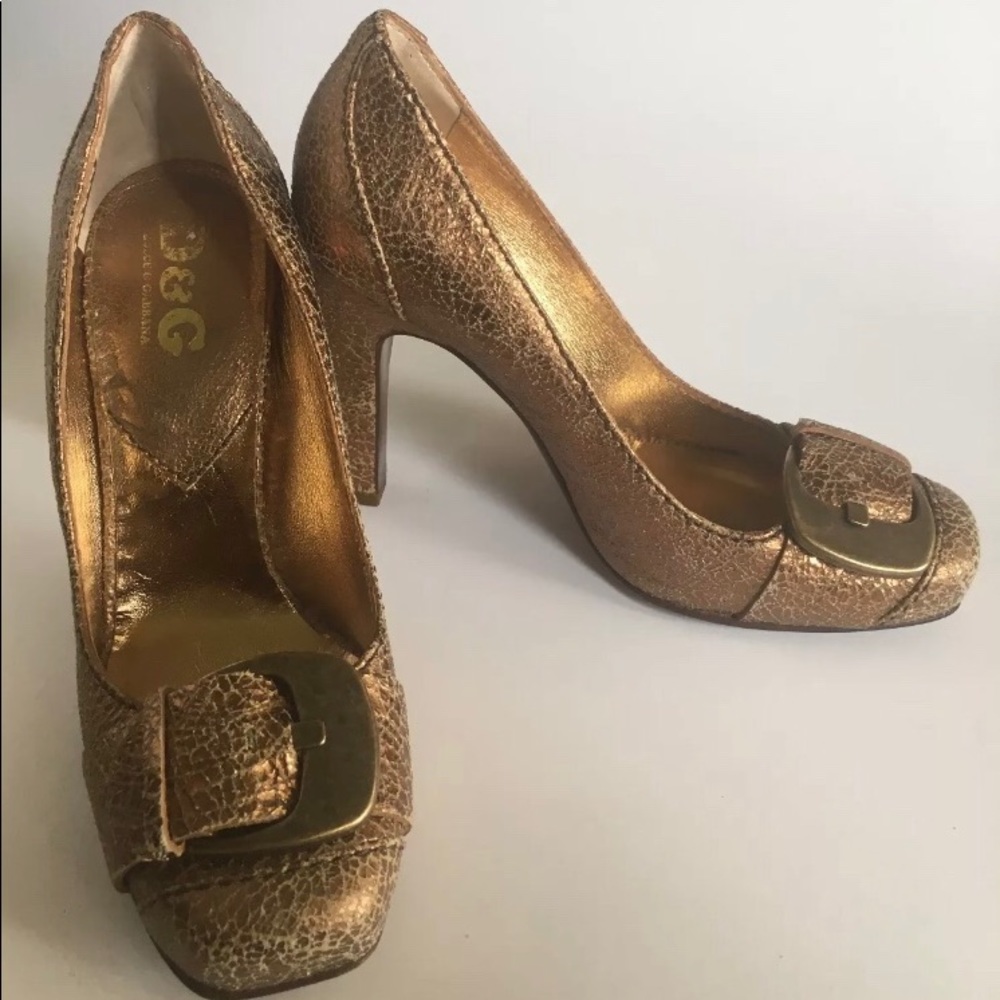 D&G women’s size 37, US 7 Metallic heels